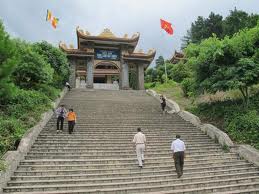 Cổng vào Trúc Lâm Thiền Viện - Tây Thiên