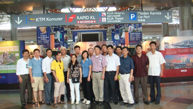 Đoàn CBCNV công ty thăm quan đường sắt tại Singapore và Malaysia